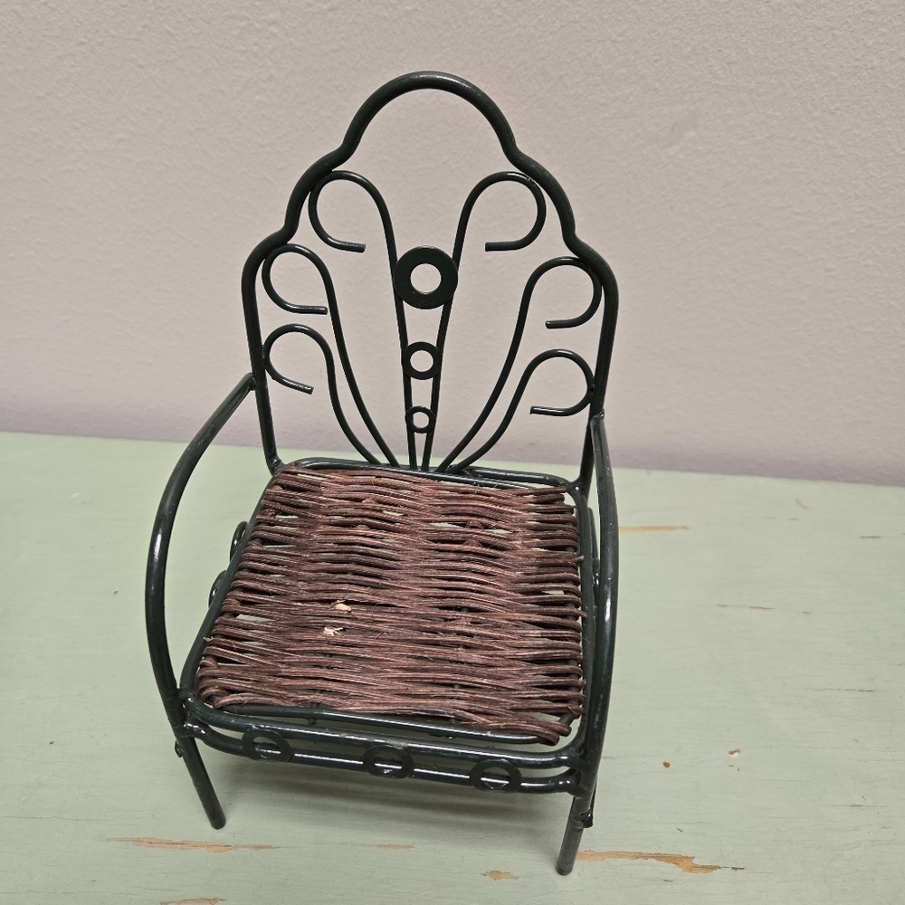 Miniature Green Metal Wicker Doll Bear Chair by Boyd's Collection - Picture 3 of 8